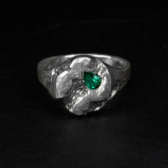 Emerald Signet Ring - VIRIDIAN - AHW Studio