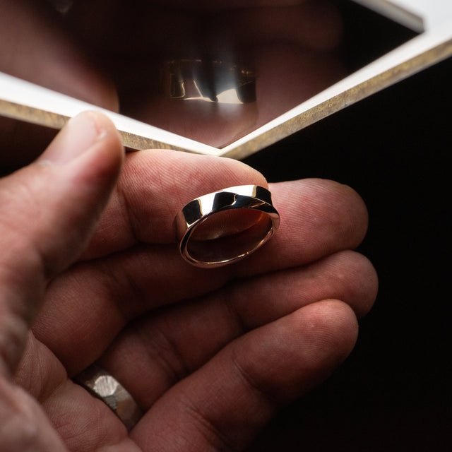 6mm Infinity Band - GOLDEN MOBIUS