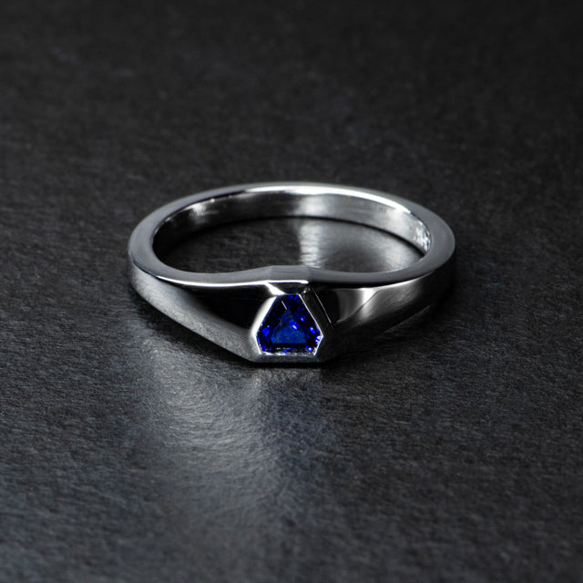 Pinkie Signet Edition: TRI-SAPPHIRE