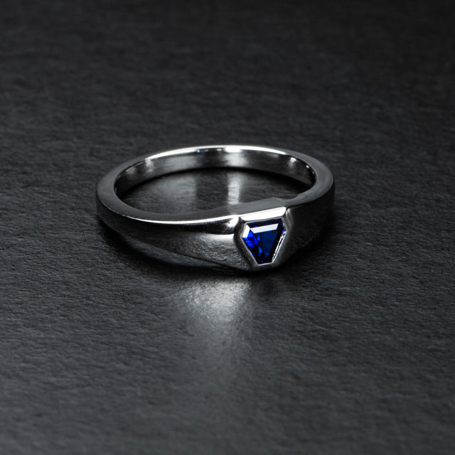 Pinkie Signet Edition: TRI-SAPPHIRE