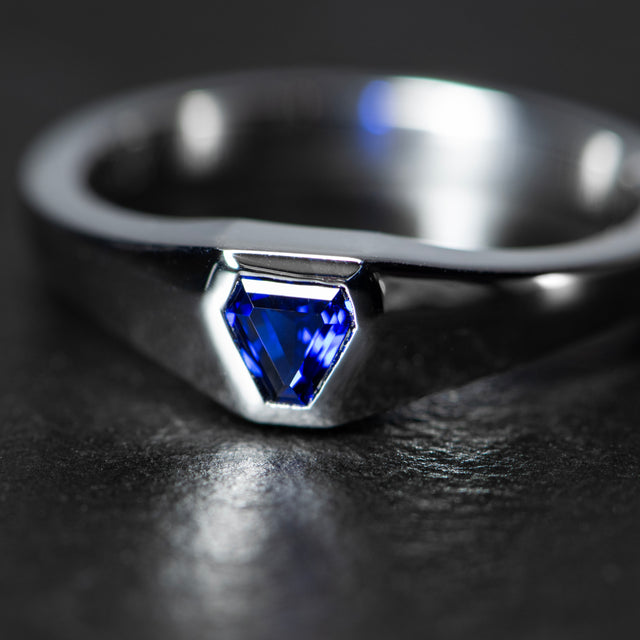 Pinkie Signet Edition: TRI-SAPPHIRE