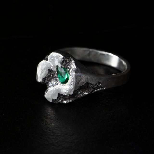 Emerald Signet Ring - VIRIDIAN - AHW Studio