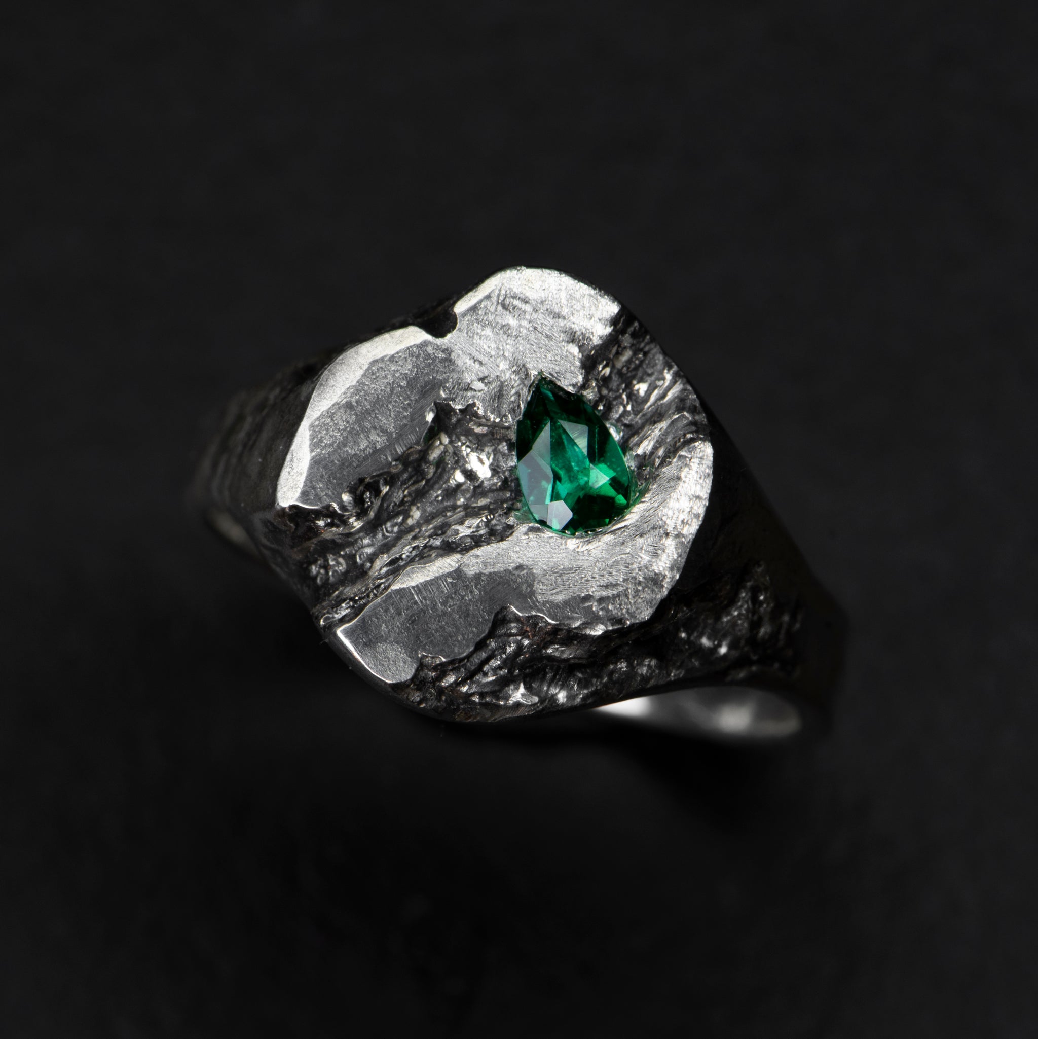 Emerald Signet Ring - VIRIDIAN - AHW Studio